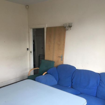 Single Room - Town & University Nearby, 24H Bus, Airport-Linked แมนเชสเตอร์ ภายนอก รูปภาพ