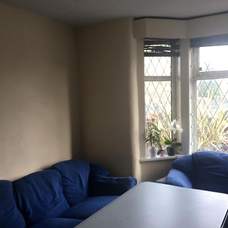 Single Room - Town & University Nearby, 24H Bus, Airport-Linked แมนเชสเตอร์ ภายนอก รูปภาพ