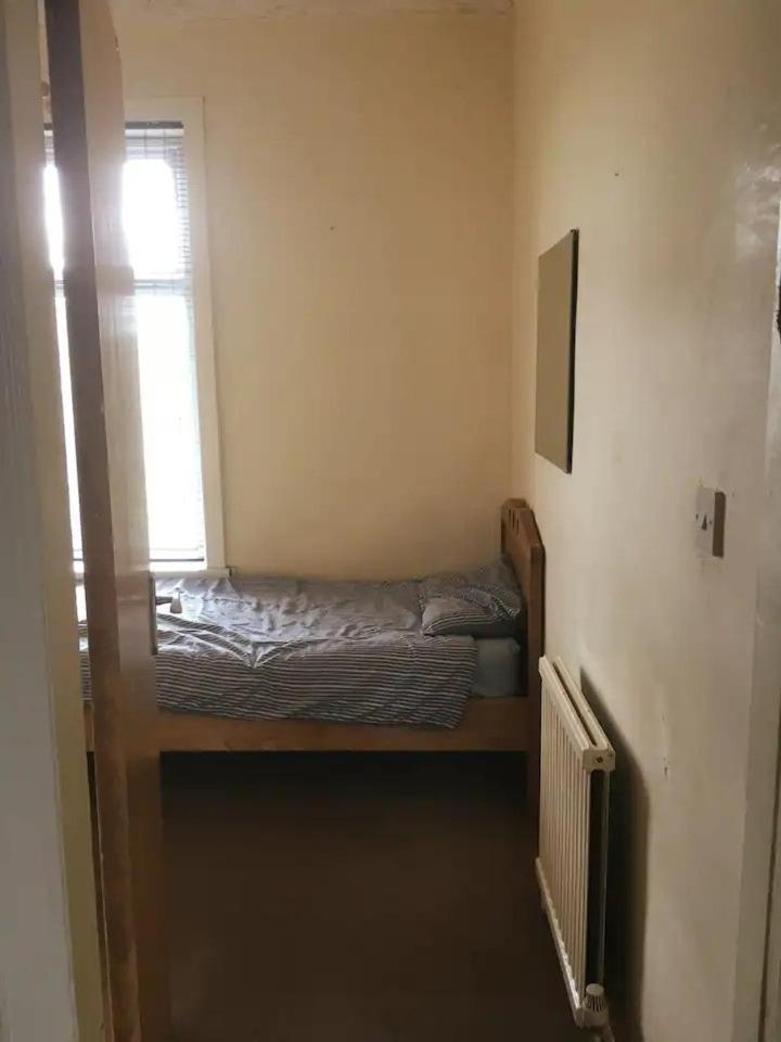 Single Room - Town & University Nearby, 24H Bus, Airport-Linked แมนเชสเตอร์ ภายนอก รูปภาพ