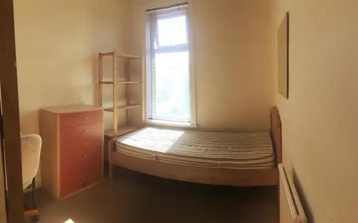 Single Room - Town & University Nearby, 24H Bus, Airport-Linked แมนเชสเตอร์ ภายนอก รูปภาพ