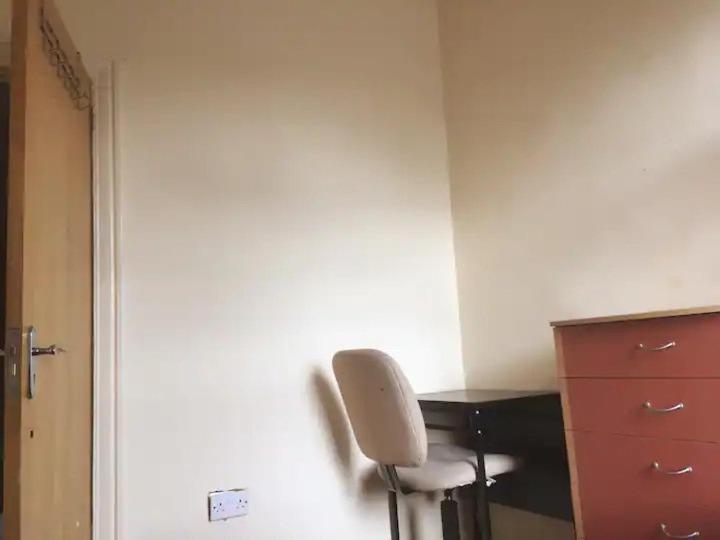 Single Room - Town & University Nearby, 24H Bus, Airport-Linked แมนเชสเตอร์ ภายนอก รูปภาพ